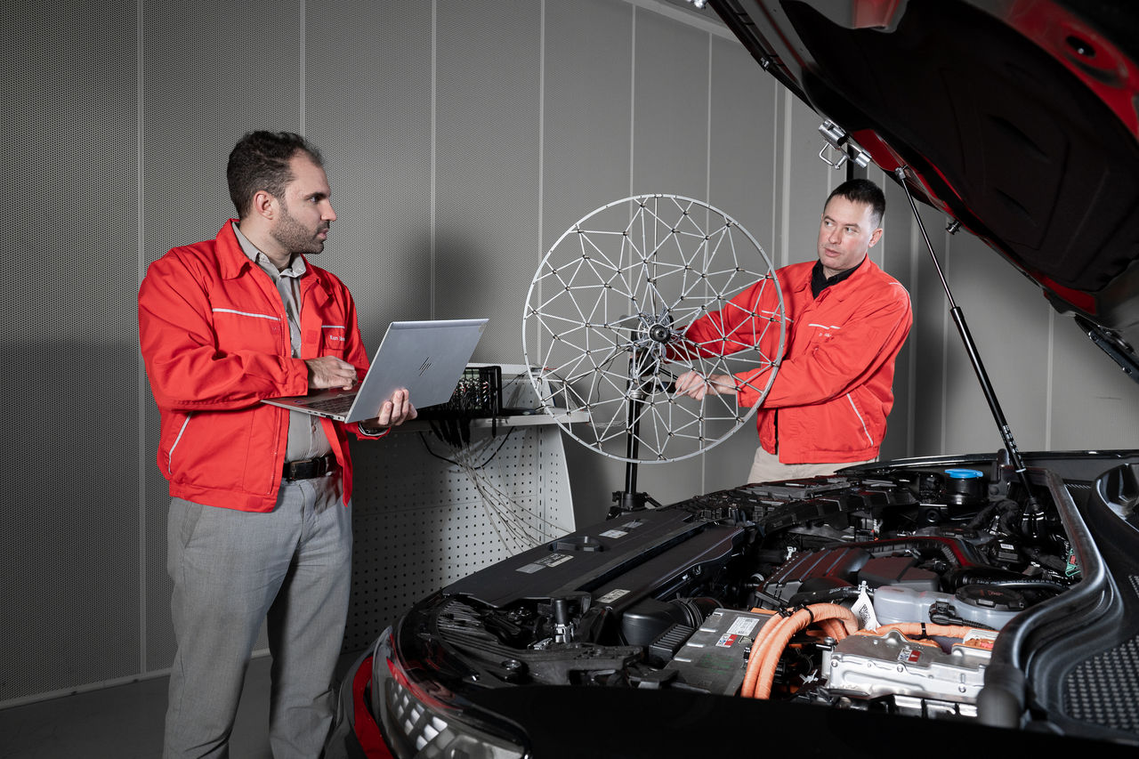 Audi Hungaria, employee, engine plant